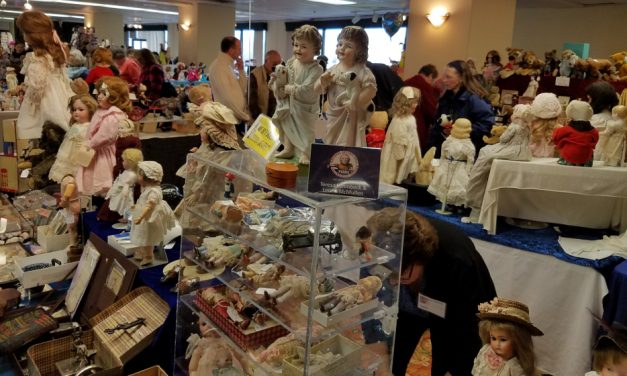 Show & Tell: Conventions let collectors get hands-on, meet creators