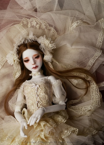 I’m thinking that Grace Doll, Autumn Bride: Thinking Hee ah would be a favorite present for a Tim Burton fan. The Dollmore original has a supernatural sultriness.