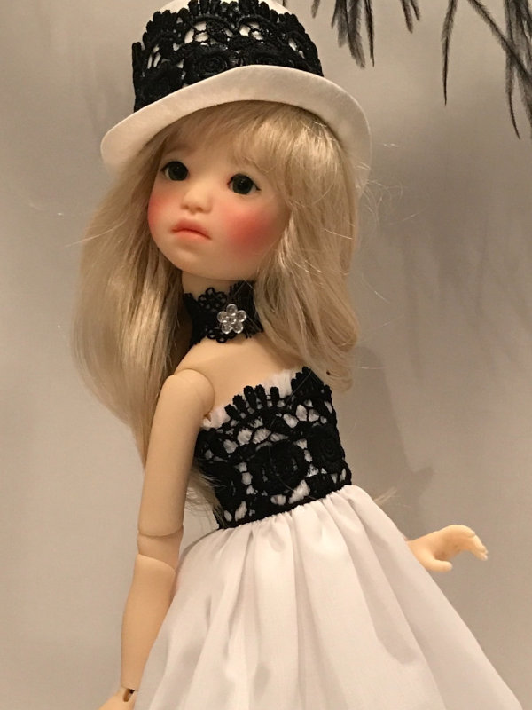 Hannah, from Meadow Dolls, looks sophisticated in her Edith Schmidt togs.