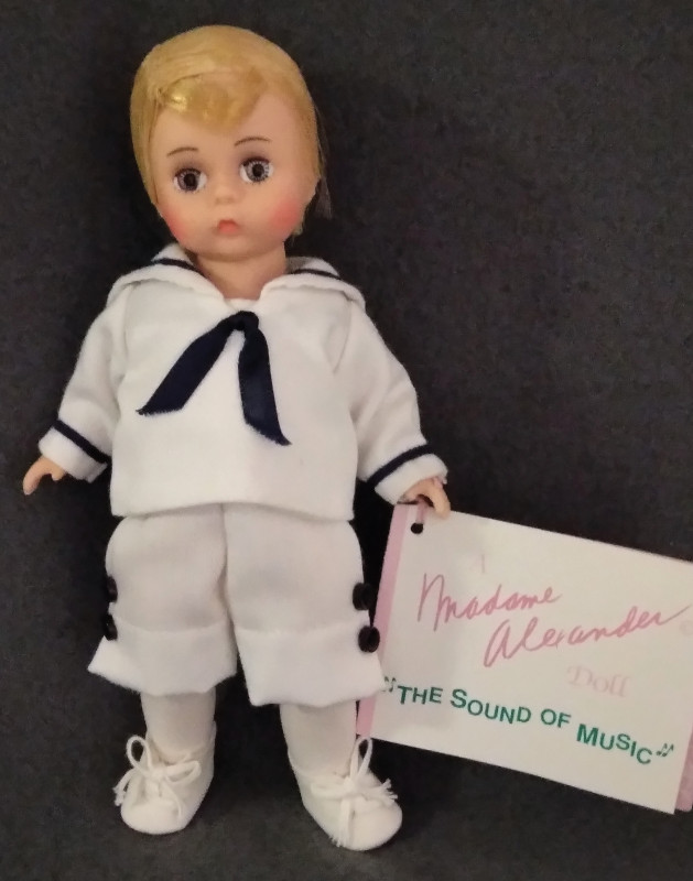 For the first time, Von Trapp family son Kurt was added to the 1992-1993 set.