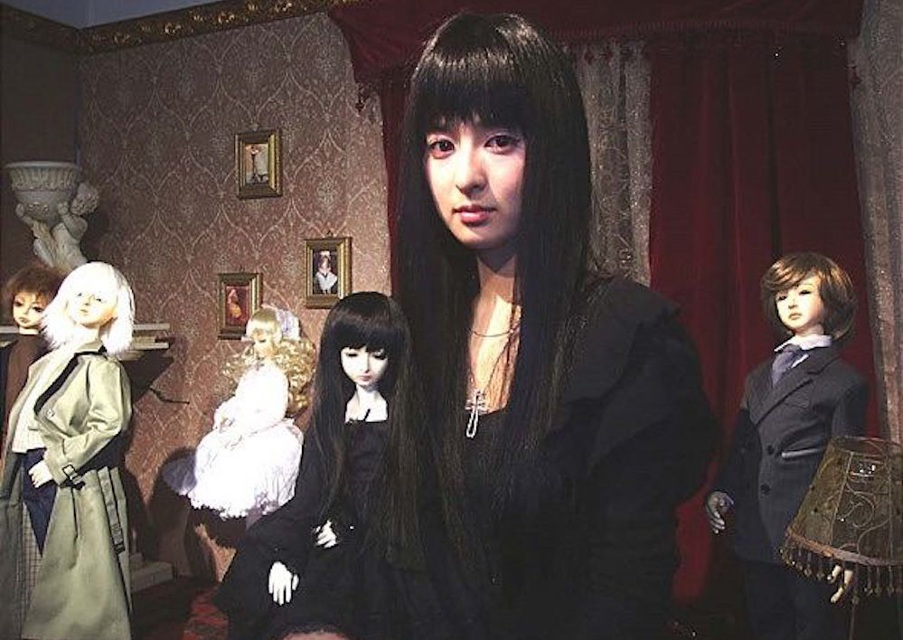 Lim Eun-Kyung in the Korean horror classic “The Doll Master.”